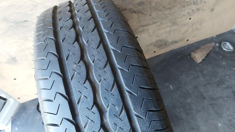 Гуми Летни 205/70R15, снимка 2 - Гуми и джанти - 27402847