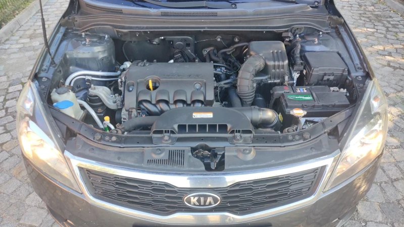 Kia Ceed 1.4 benzin, снимка 15 - Автомобили и джипове - 47538105