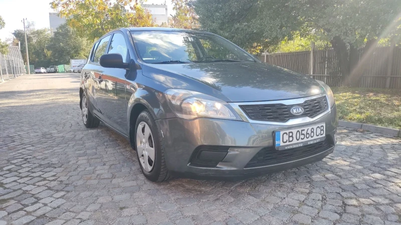 Kia Ceed 1.4 benzin, снимка 3 - Автомобили и джипове - 47538105