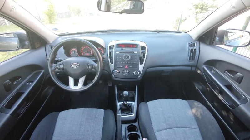 Kia Ceed 1.4 benzin, снимка 12 - Автомобили и джипове - 47538105