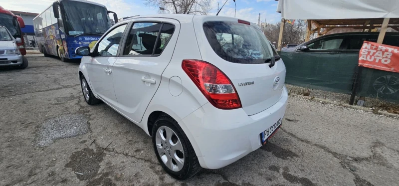 Hyundai I20, снимка 8 - Автомобили и джипове - 48903979