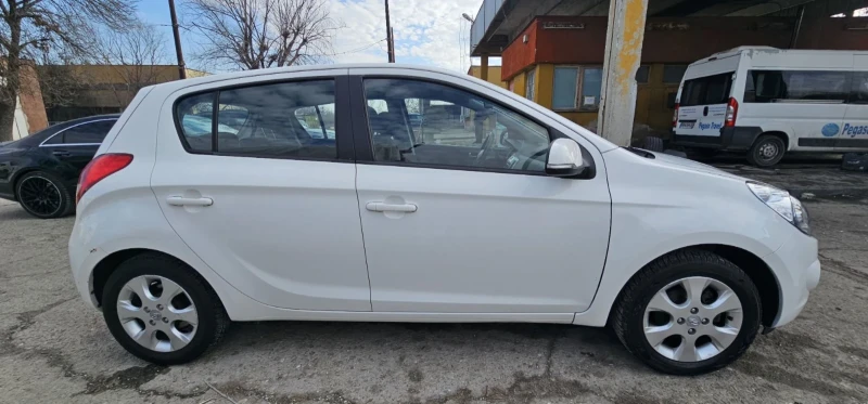 Hyundai I20, снимка 6 - Автомобили и джипове - 48903979