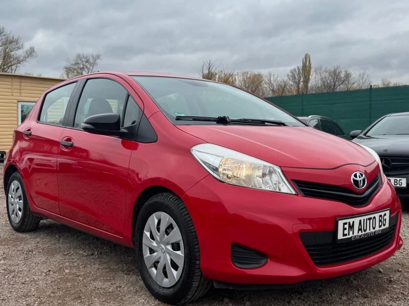 Toyota Yaris 1.0 VVTi КЛИМАТИК, снимка 3 - Автомобили и джипове - 52303582
