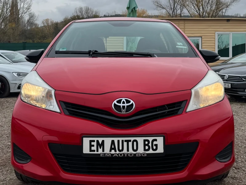 Toyota Yaris 1.0 VVTi КЛИМАТИК, снимка 2 - Автомобили и джипове - 52303582