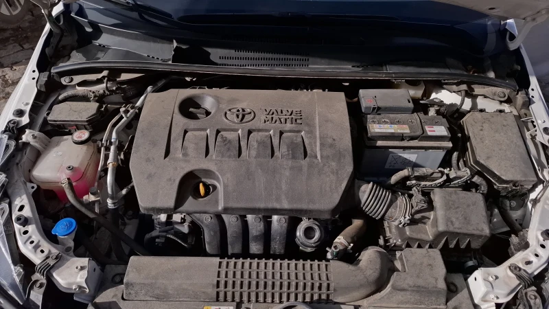 Toyota Corolla 1.6/4 цилиндъра/, снимка 11 - Автомобили и джипове - 52691492