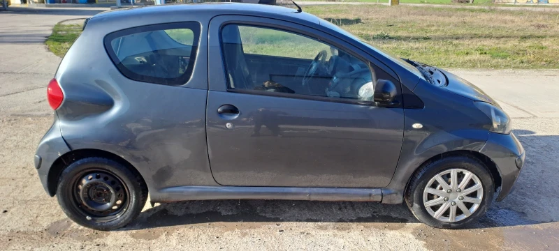 Toyota Aygo, снимка 2 - Автомобили и джипове - 52847042