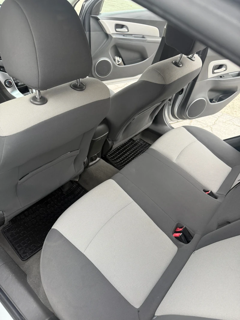 Chevrolet Cruze, снимка 9 - Автомобили и джипове - 52975423