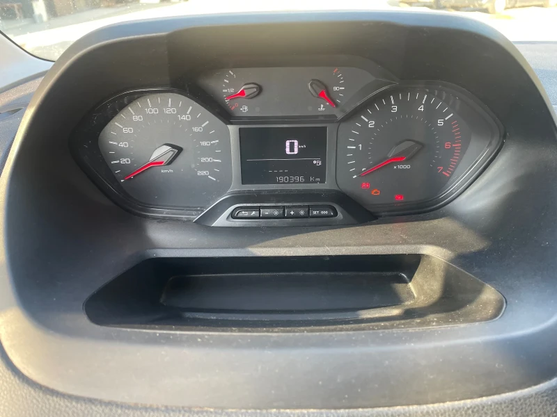 Peugeot Partner 1.6HDI 99кс XL, снимка 7 - Автомобили и джипове - 53024571