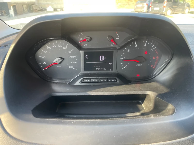 Peugeot Partner 1.6HDI 99кс XL, снимка 8 - Автомобили и джипове - 53024571