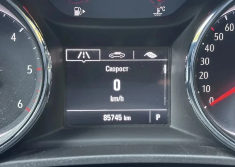 Opel Insignia Grand Sport, снимка 9 - Автомобили и джипове - 53424673