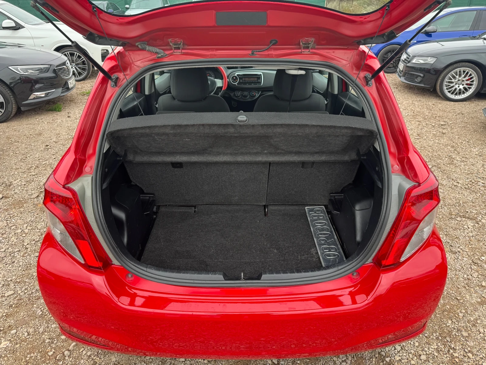 Toyota Yaris 1.0 VVTi КЛИМАТИК - изображение 7