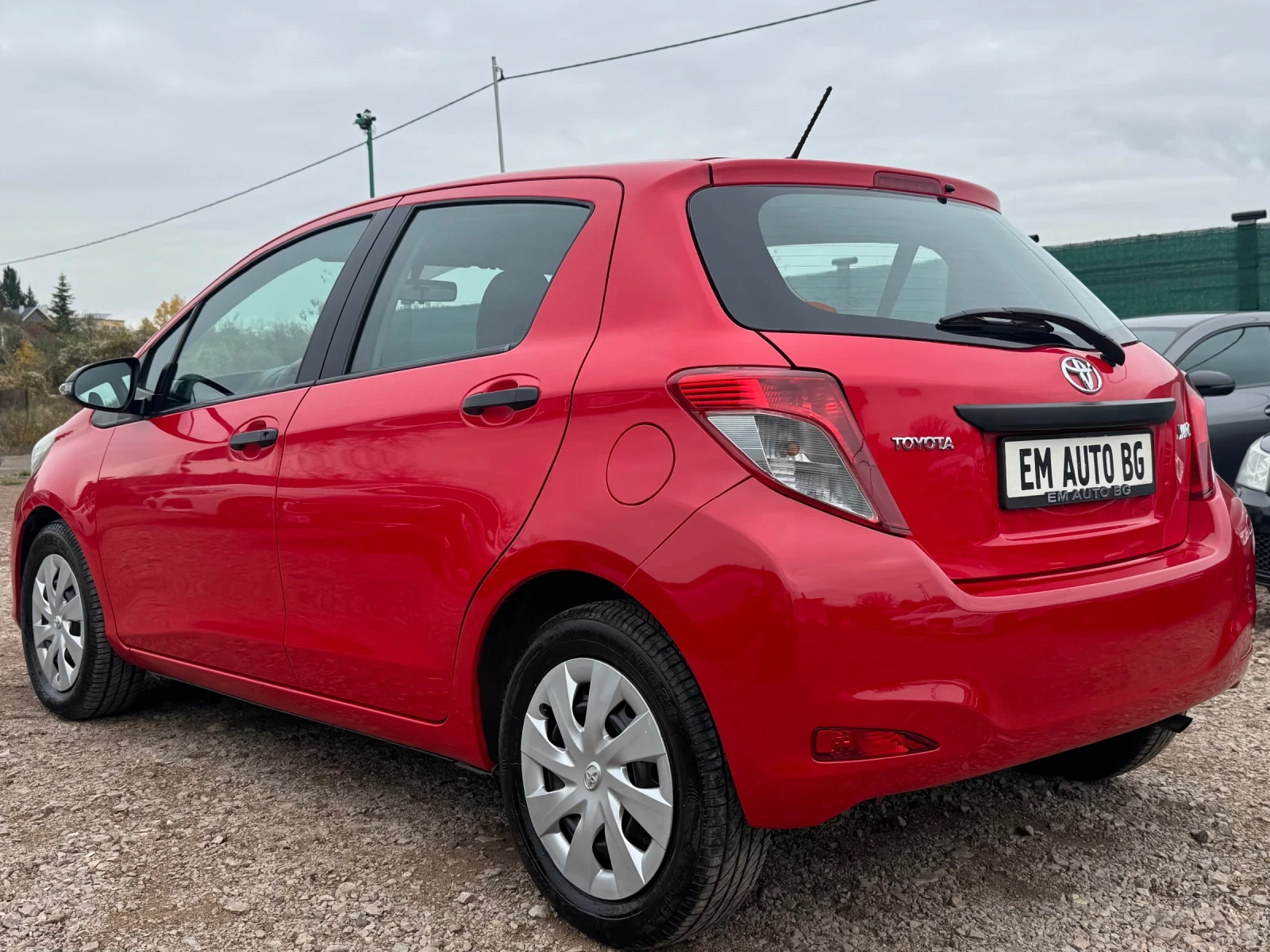 Toyota Yaris 1.0 VVTi КЛИМАТИК - изображение 5