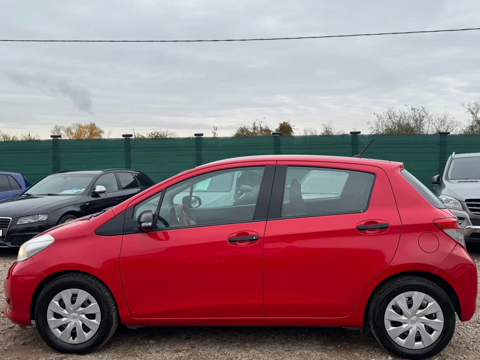 Toyota Yaris 1.0 VVTi КЛИМАТИК - изображение 6