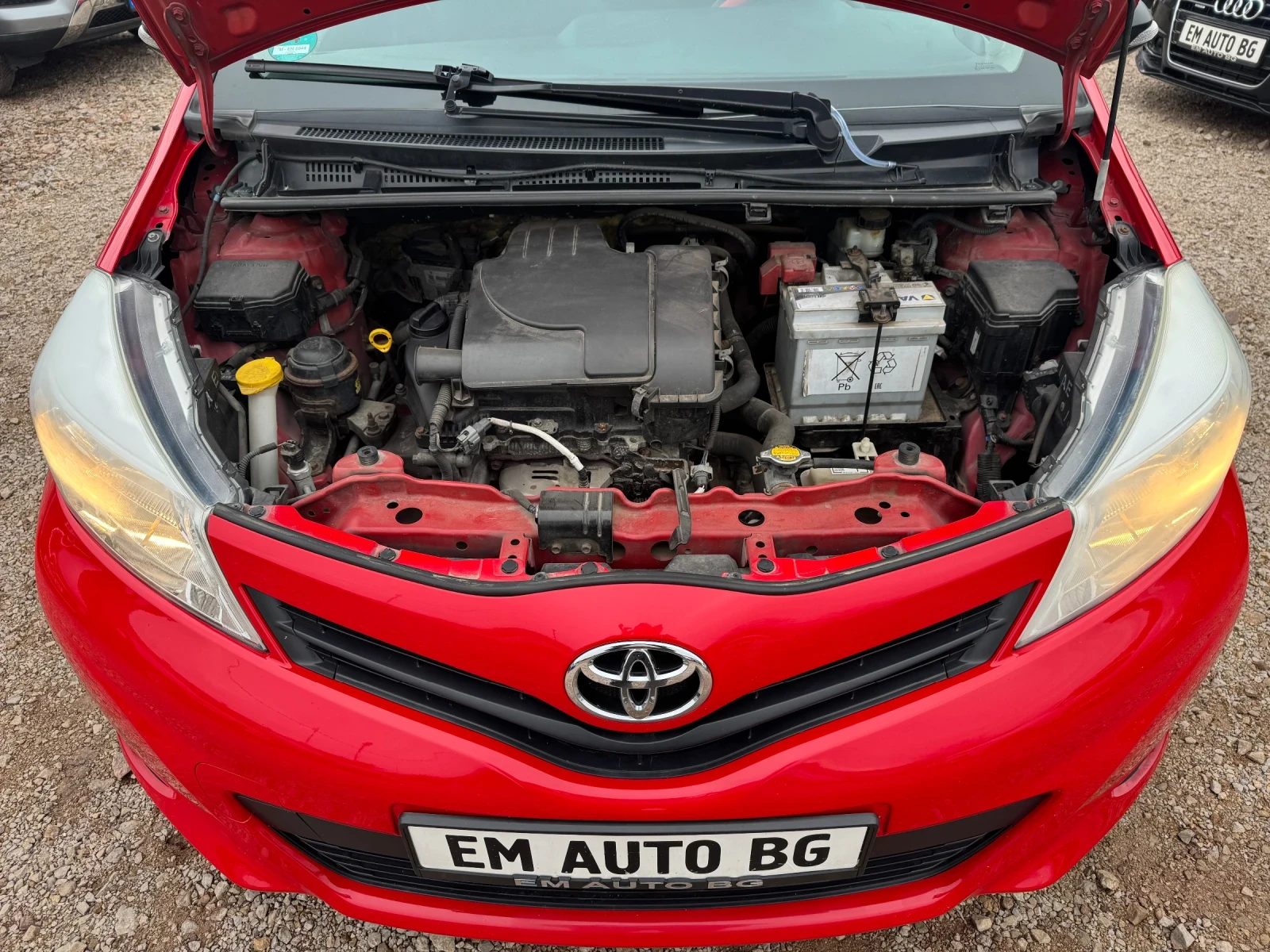 Toyota Yaris 1.0 VVTi КЛИМАТИК - изображение 8