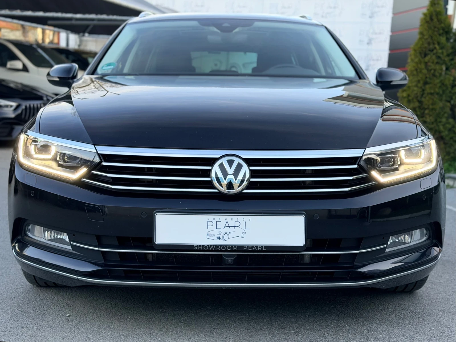 VW Passat 2.0TDI DSG NAVI CAMERA 360 DISTRONIC PANO AMBIENT, снимка 2 - Автомобили и джипове - 53772178