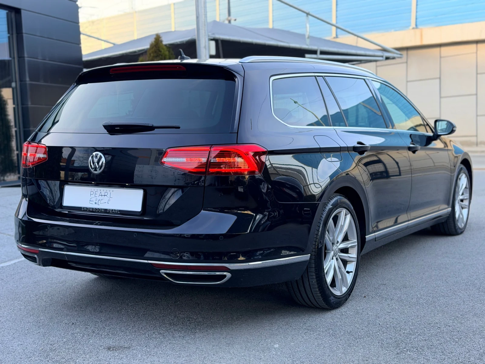 VW Passat 2.0TDI DSG NAVI CAMERA 360 DISTRONIC PANO AMBIENT, снимка 6 - Автомобили и джипове - 53772178
