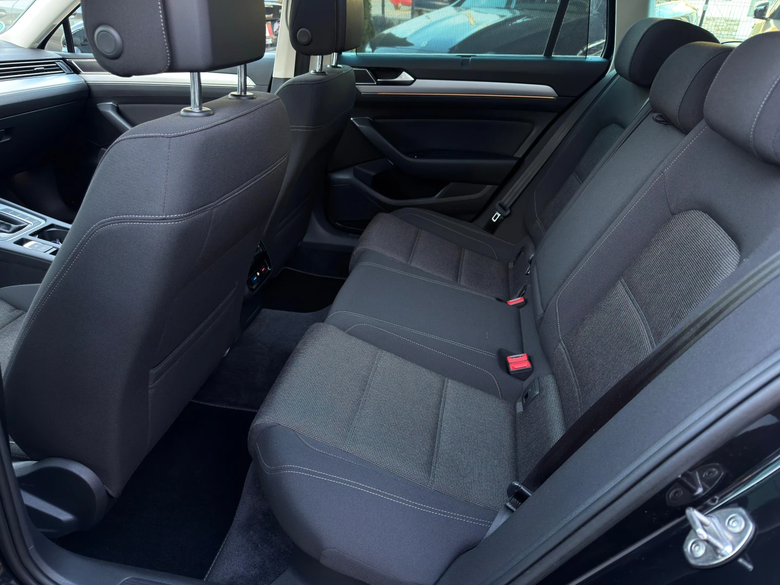 VW Passat 2.0TDI DSG NAVI CAMERA 360 DISTRONIC PANO AMBIENT, снимка 13 - Автомобили и джипове - 53772178