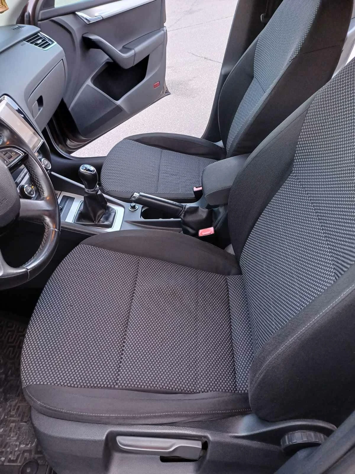 Skoda Octavia, снимка 8 - Автомобили и джипове - 54021615