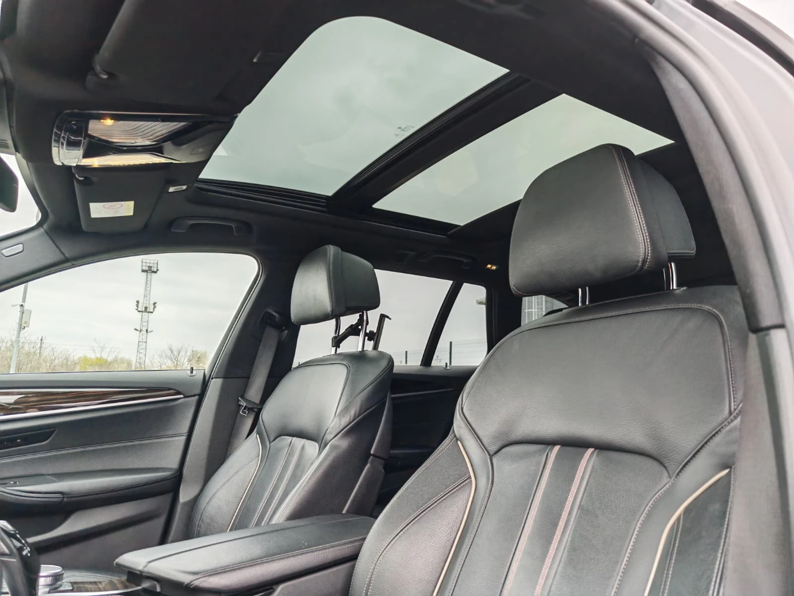 BMW 530 d xDrive, M Paket, HeadUp, Adaptive, Pano, снимка 12 - Автомобили и джипове - 54060237