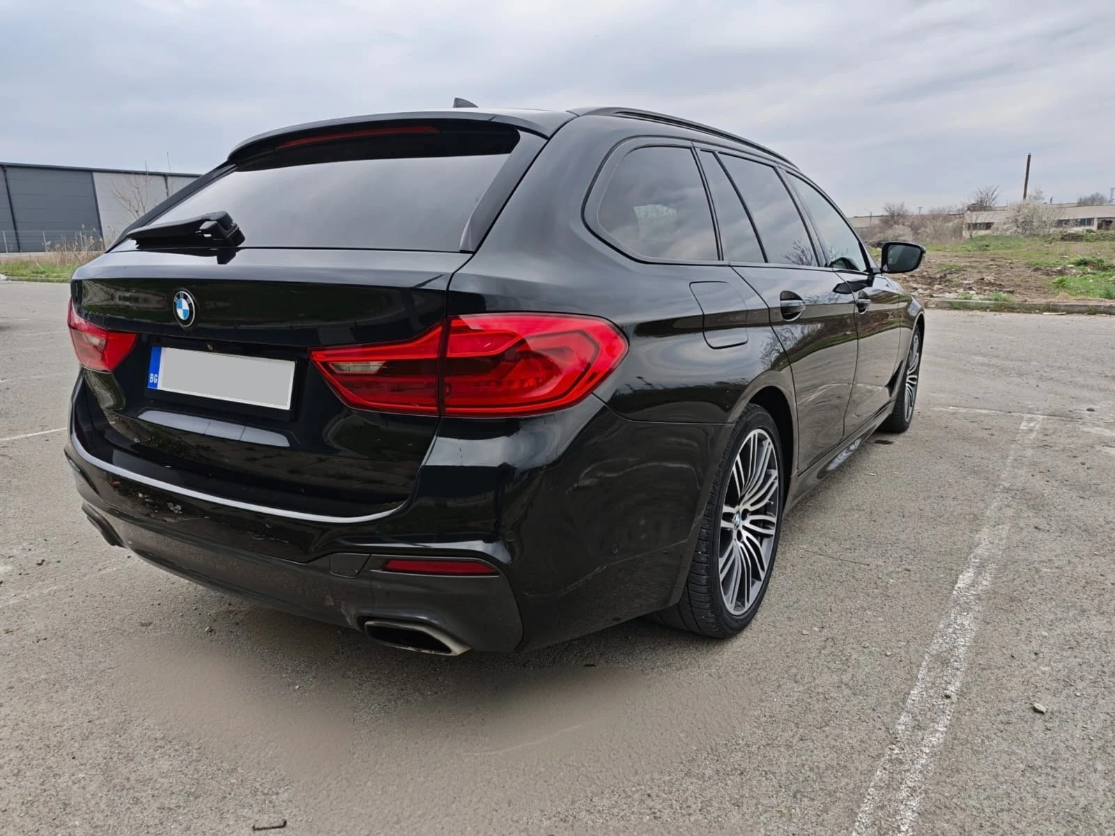 BMW 530 d xDrive, M Paket, HeadUp, Adaptive, Pano, снимка 3 - Автомобили и джипове - 54060237