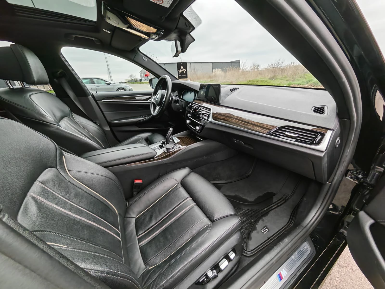 BMW 530 d xDrive, M Paket, HeadUp, Adaptive, Pano, снимка 14 - Автомобили и джипове - 54060237