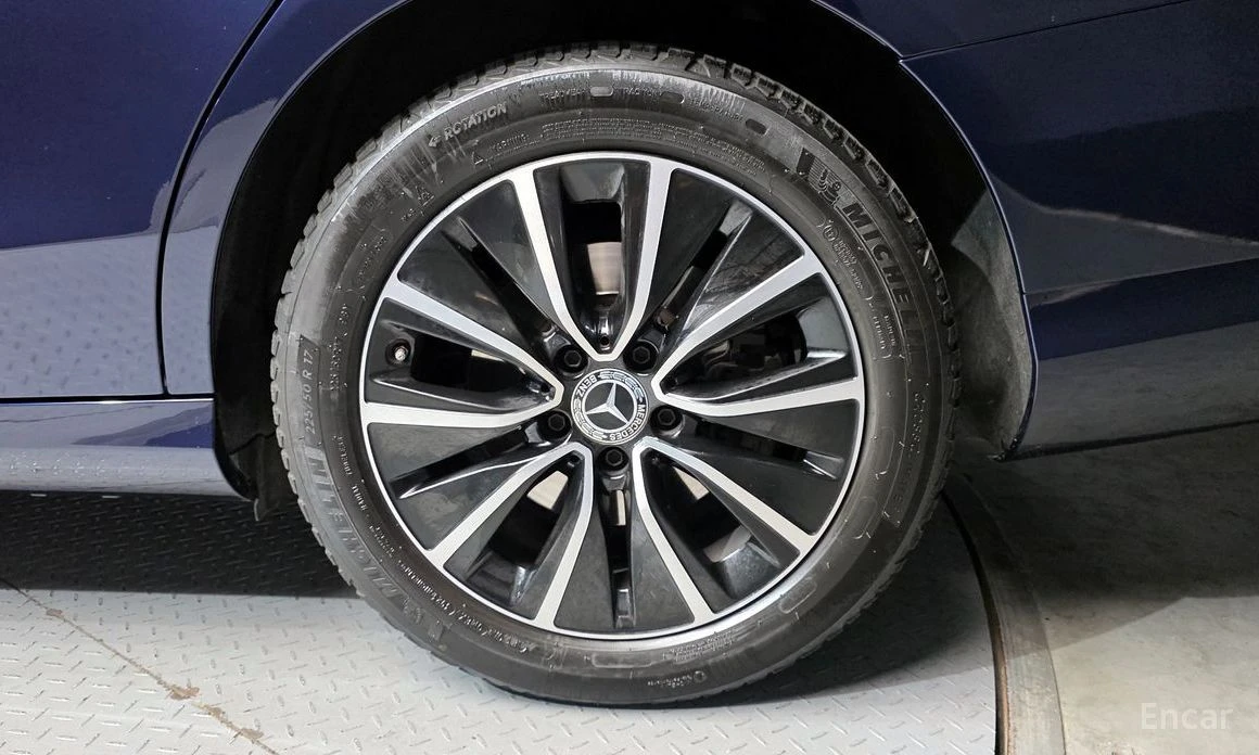 Mercedes-Benz C 200, снимка 5 - Автомобили и джипове - 54147012