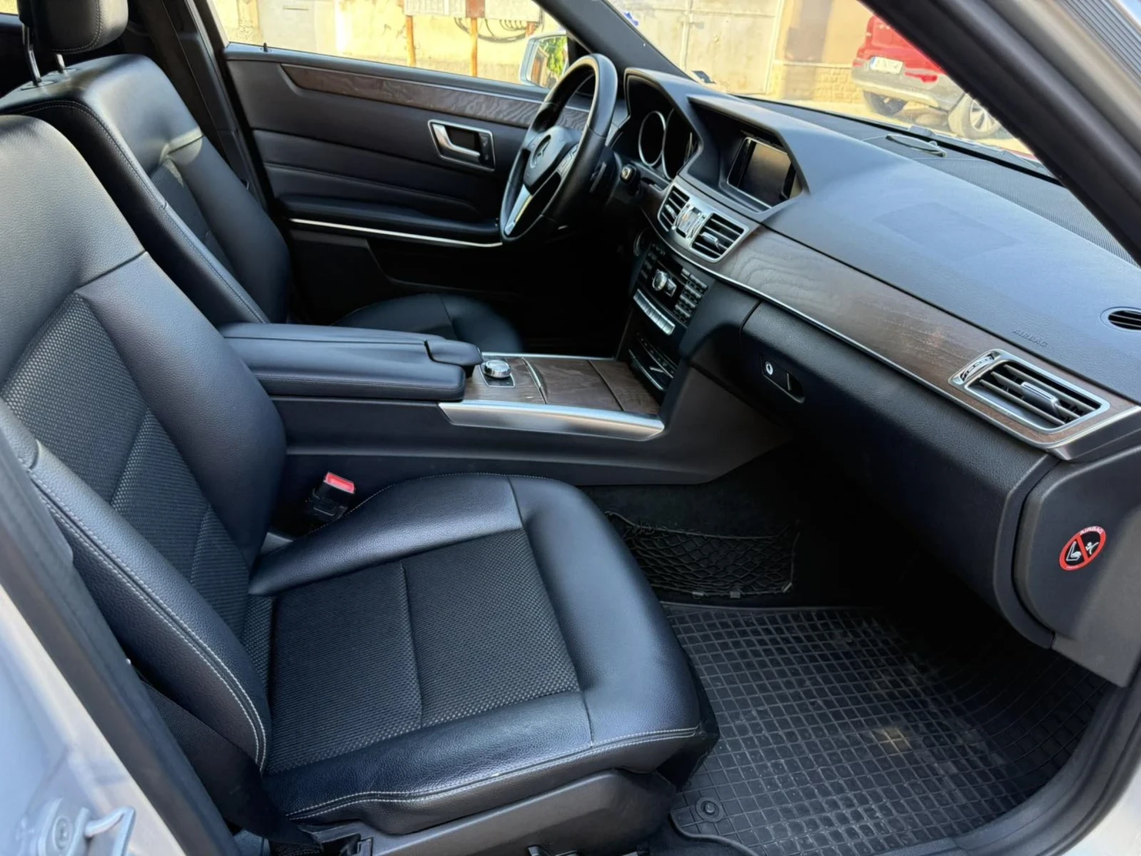 Mercedes-Benz E 200 Avangarde, снимка 11 - Автомобили и джипове - 54567662