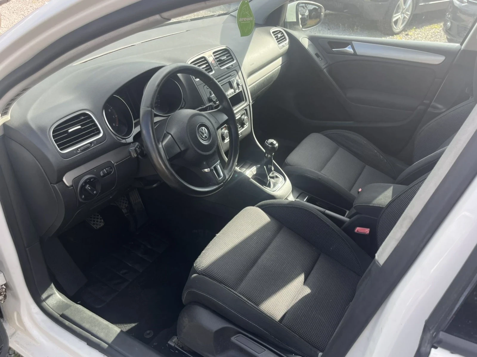 VW Golf 1.4 80кс, снимка 9 - Автомобили и джипове - 54663155