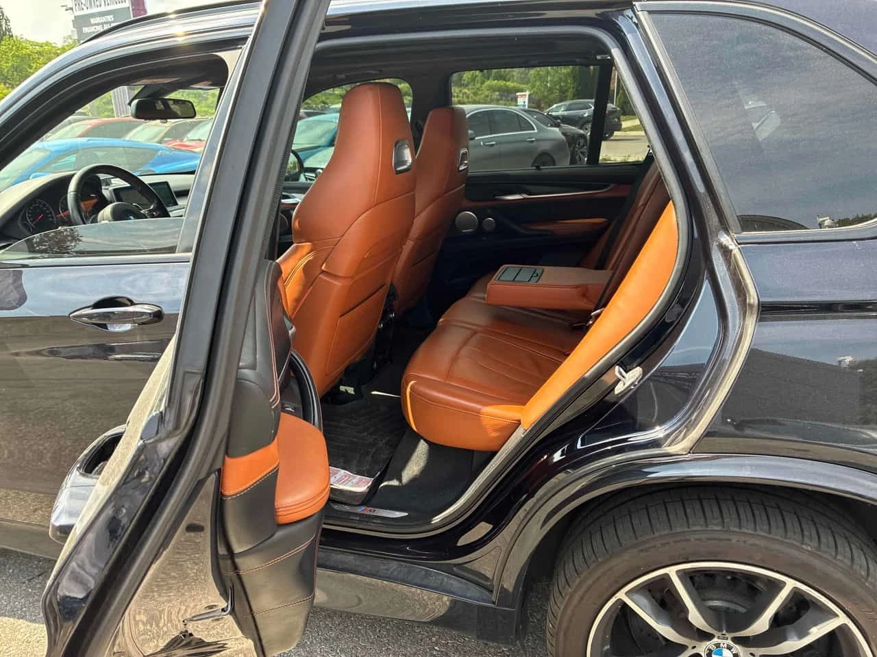 BMW X5M * CARFAX * 360 КАМЕРА * 2 КЛЮЧА * АВТОКРЕДИТ, снимка 14 - Автомобили и джипове - 54863208