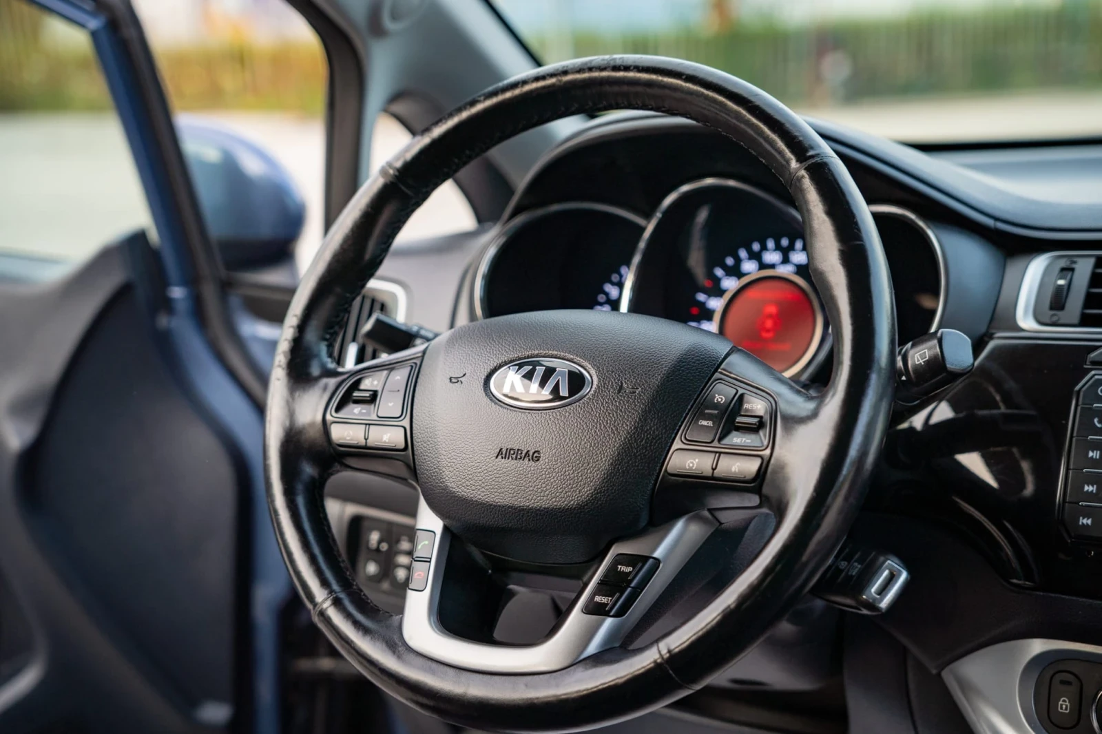 Kia Rio 1.4 CRDI 90к.с. 2016г. Евро 6, снимка 8 - Автомобили и джипове - 55333718