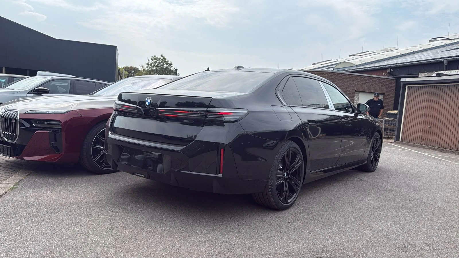 BMW 740 i xDrive/M SPORT PRO/3D HEAD UP/ICONIC GLOW/PANO, снимка 2 - Автомобили и джипове - 55491460
