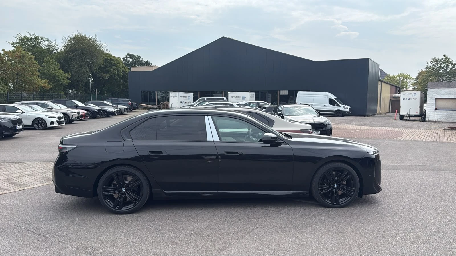 BMW 740 i xDrive/M SPORT PRO/3D HEAD UP/ICONIC GLOW/PANO, снимка 3 - Автомобили и джипове - 55491460