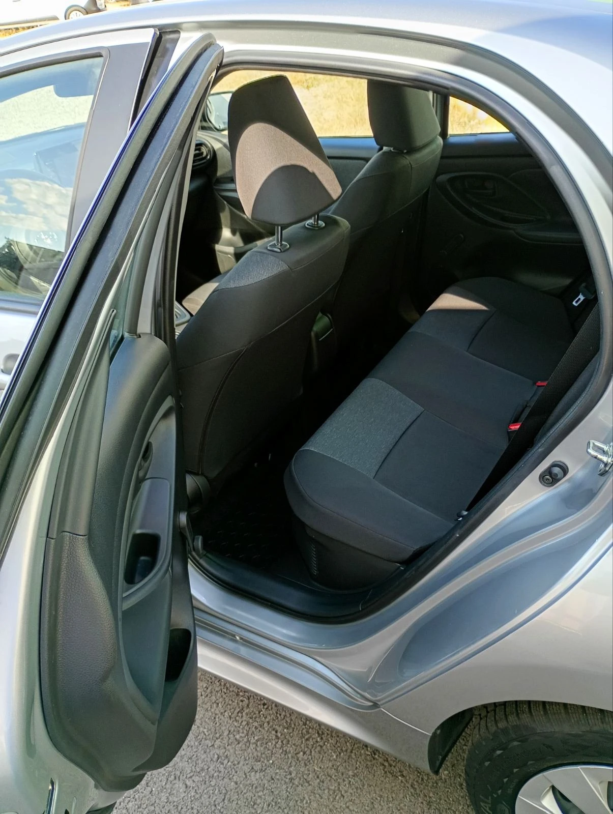 Toyota Yaris 1, 5 Hybrid-ГАРАНЦИОНЕН !!!, снимка 8 - Автомобили и джипове - 55661556