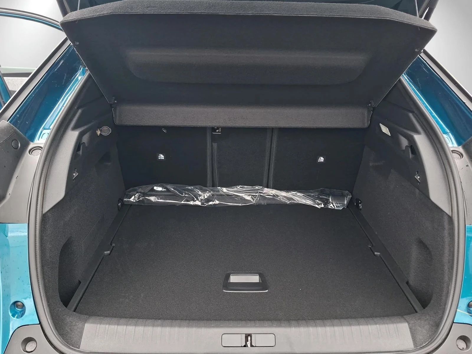 Peugeot 3008 PHEV/e-DSC7/224HP/ALLURE/360/LED/NAVI/CPLAY/644q, снимка 14 - Автомобили и джипове - 55803380