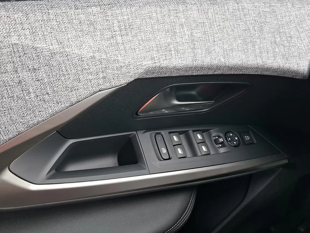 Peugeot 3008 PHEV/e-DSC7/224HP/ALLURE/360/LED/NAVI/CPLAY/644q, снимка 12 - Автомобили и джипове - 55803380