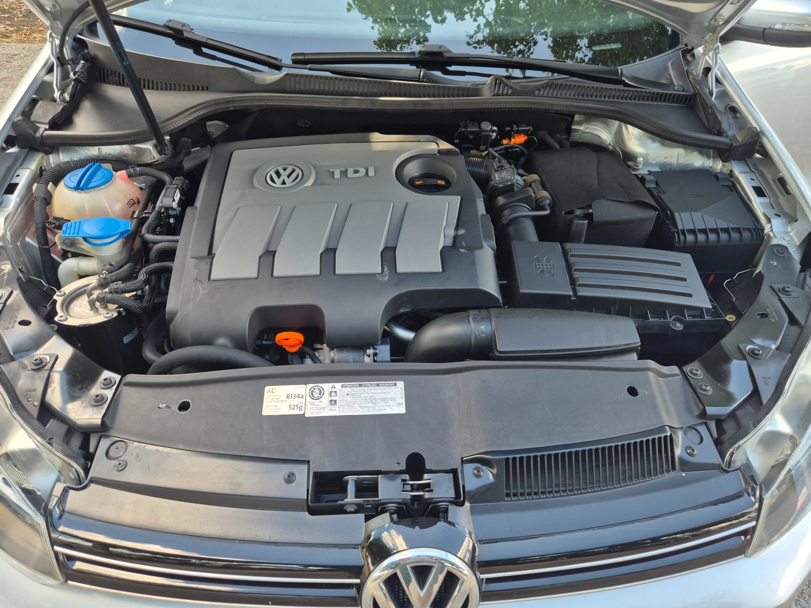 VW Golf 1.6TDI ХАЙ-ЛАИН ВНОС ИТАЛИЯ БЕЗ РЪЖДИ И ЗАБЕЛЕЖКИ , снимка 16 - Автомобили и джипове - 55952292