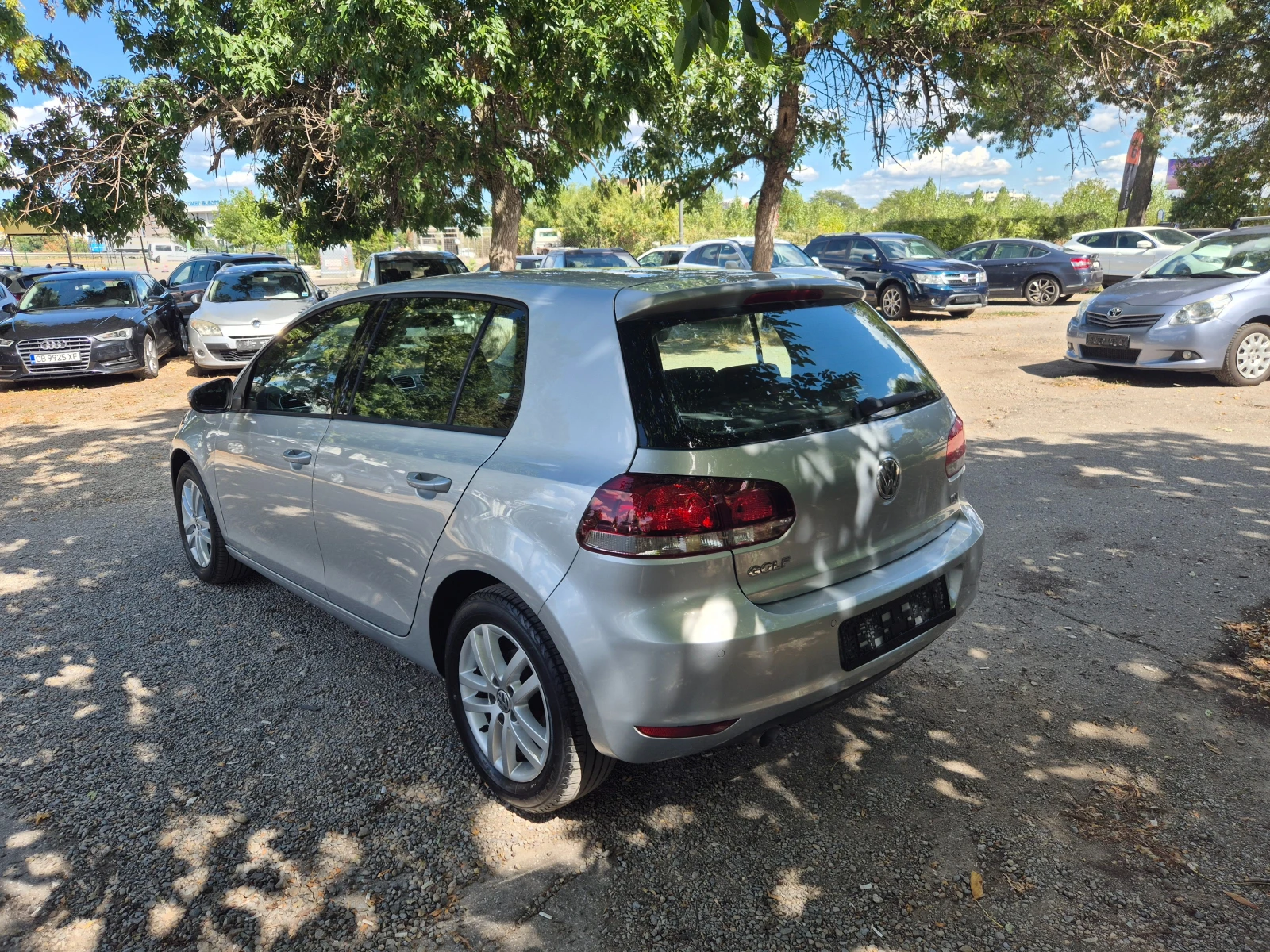VW Golf 1.6TDI ХАЙ-ЛАИН ВНОС ИТАЛИЯ БЕЗ РЪЖДИ И ЗАБЕЛЕЖКИ , снимка 6 - Автомобили и джипове - 55952292