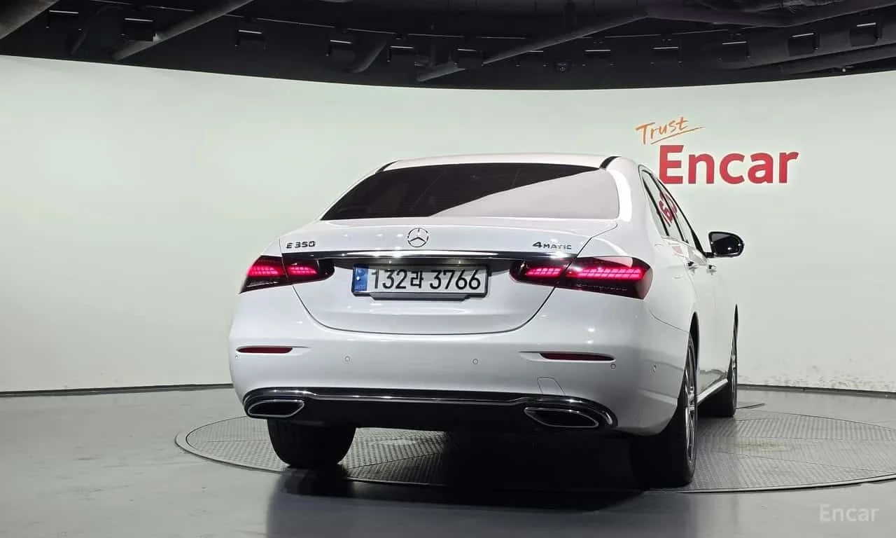 Mercedes-Benz E 350 * E350 4MATIC Avantgarde * БЕЗ ПЪРВОНАЧАЛНА ВНОСКА, снимка 4 - Автомобили и джипове - 56256262