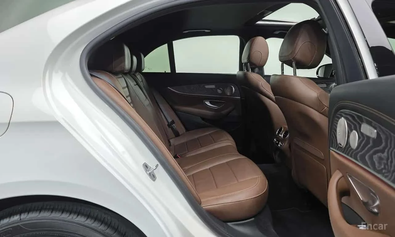 Mercedes-Benz E 350 * E350 4MATIC Avantgarde * БЕЗ ПЪРВОНАЧАЛНА ВНОСКА, снимка 12 - Автомобили и джипове - 56256262