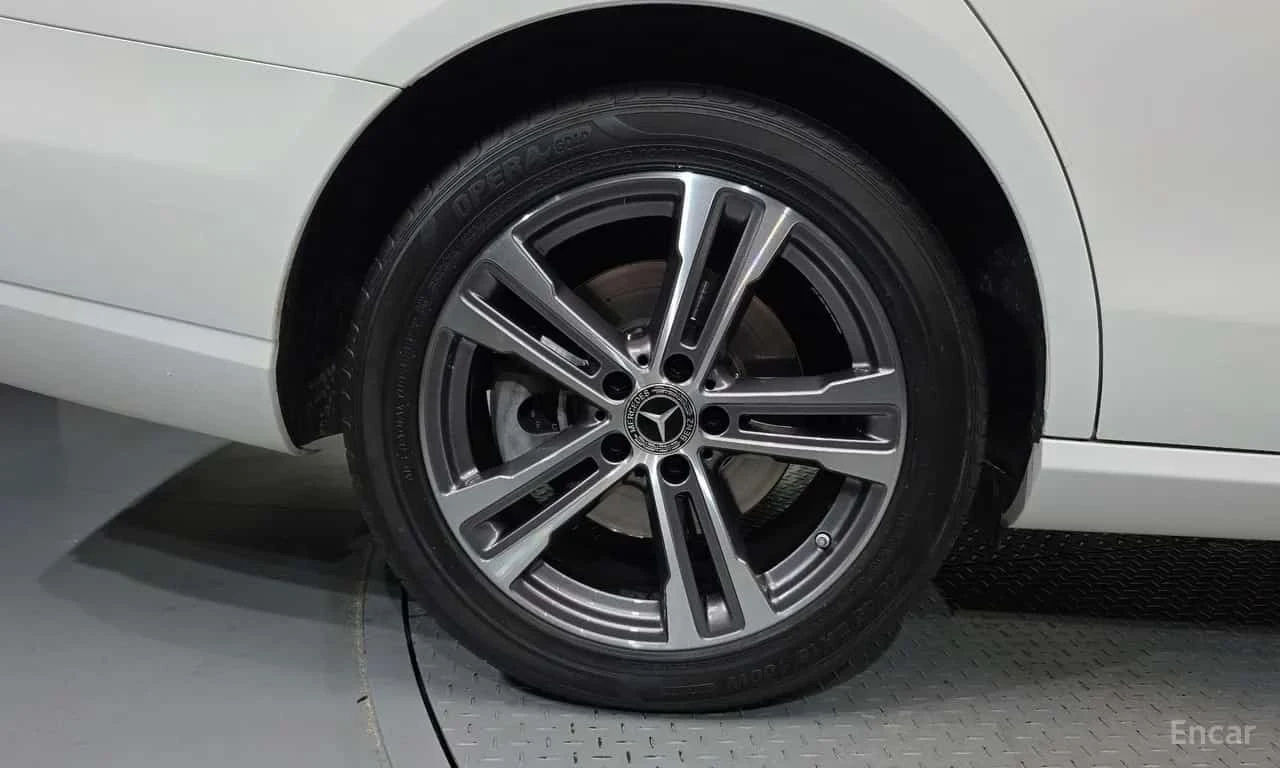 Mercedes-Benz E 350 * E350 4MATIC Avantgarde * БЕЗ ПЪРВОНАЧАЛНА ВНОСКА, снимка 5 - Автомобили и джипове - 56256262