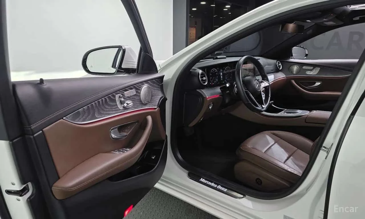 Mercedes-Benz E 350 * E350 4MATIC Avantgarde * БЕЗ ПЪРВОНАЧАЛНА ВНОСКА, снимка 10 - Автомобили и джипове - 56256262