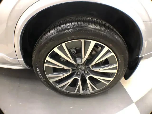 Volvo Xc90  MOMENTUM * 7 МЕСТЕН * PANO * NAVI * КАМЕРА - изображение 9