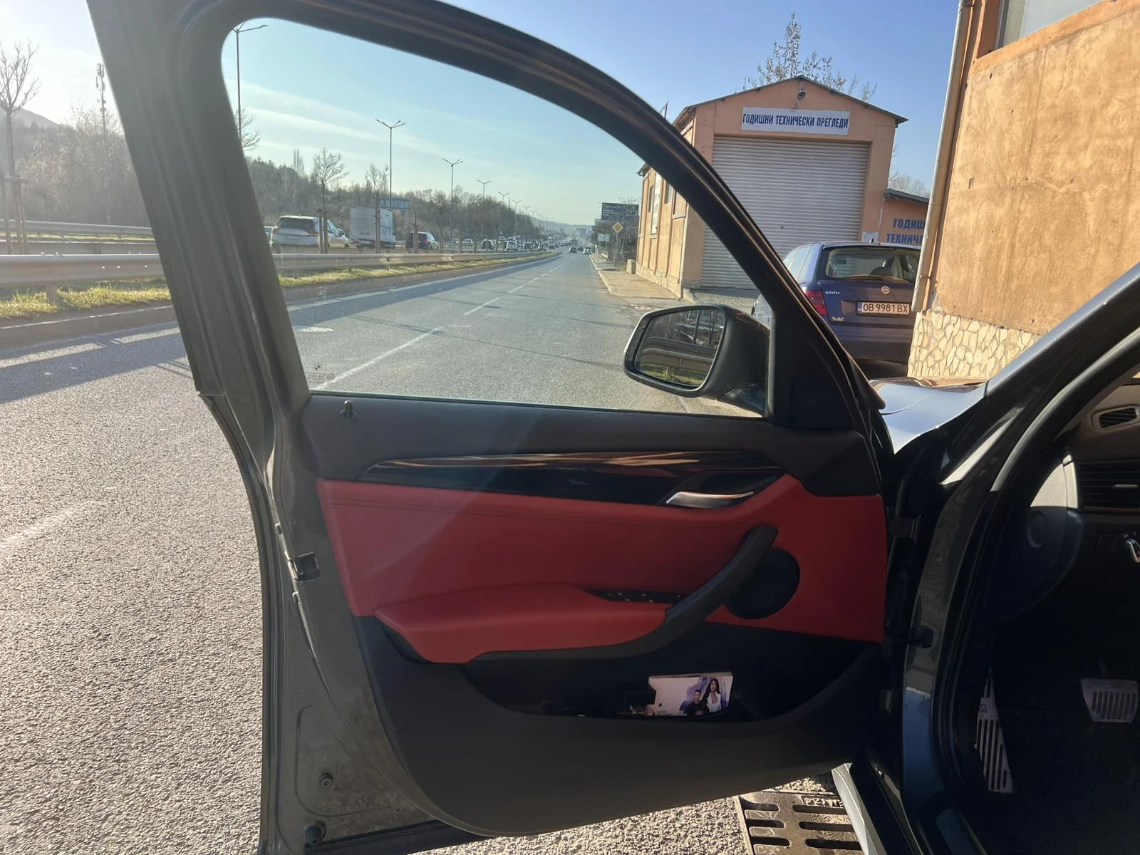 BMW X1 2.5d/218HP/X-Drive/8ZF/ПОДГРЕВ/FACE/RECARO, снимка 4 - Автомобили и джипове - 53872113