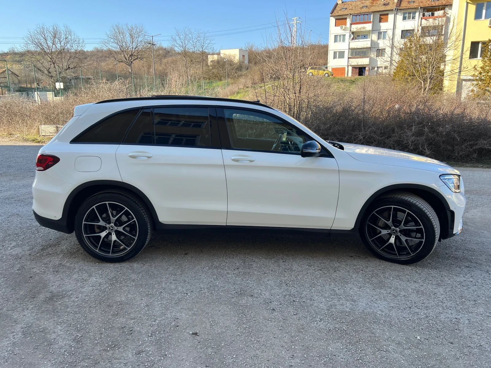 Mercedes-Benz GLC 300 EQ-BOOST/FACE-LIFT/DIGITAL/AMG/PANORAMA/TOP, снимка 4 - Автомобили и джипове - 53890199
