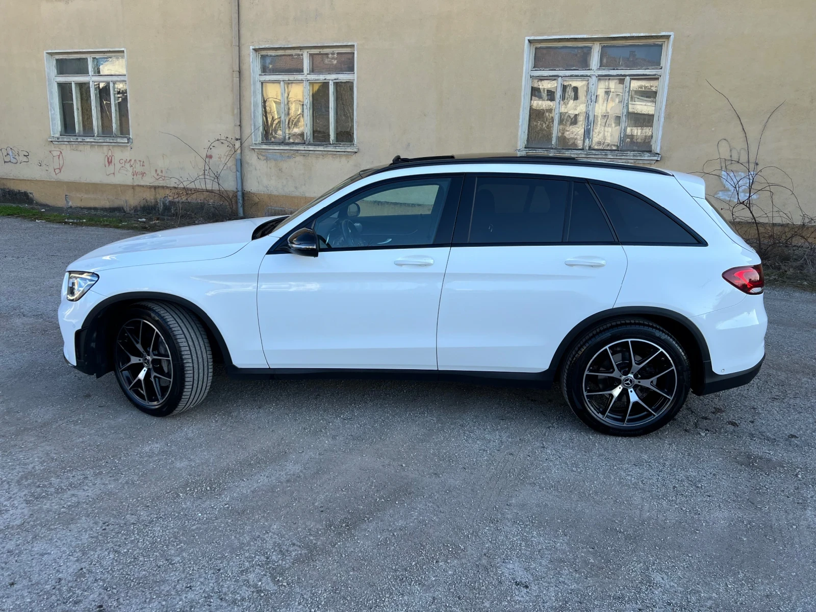 Mercedes-Benz GLC 300 EQ-BOOST/FACE-LIFT/DIGITAL/AMG/PANORAMA/TOP, снимка 8 - Автомобили и джипове - 53890199