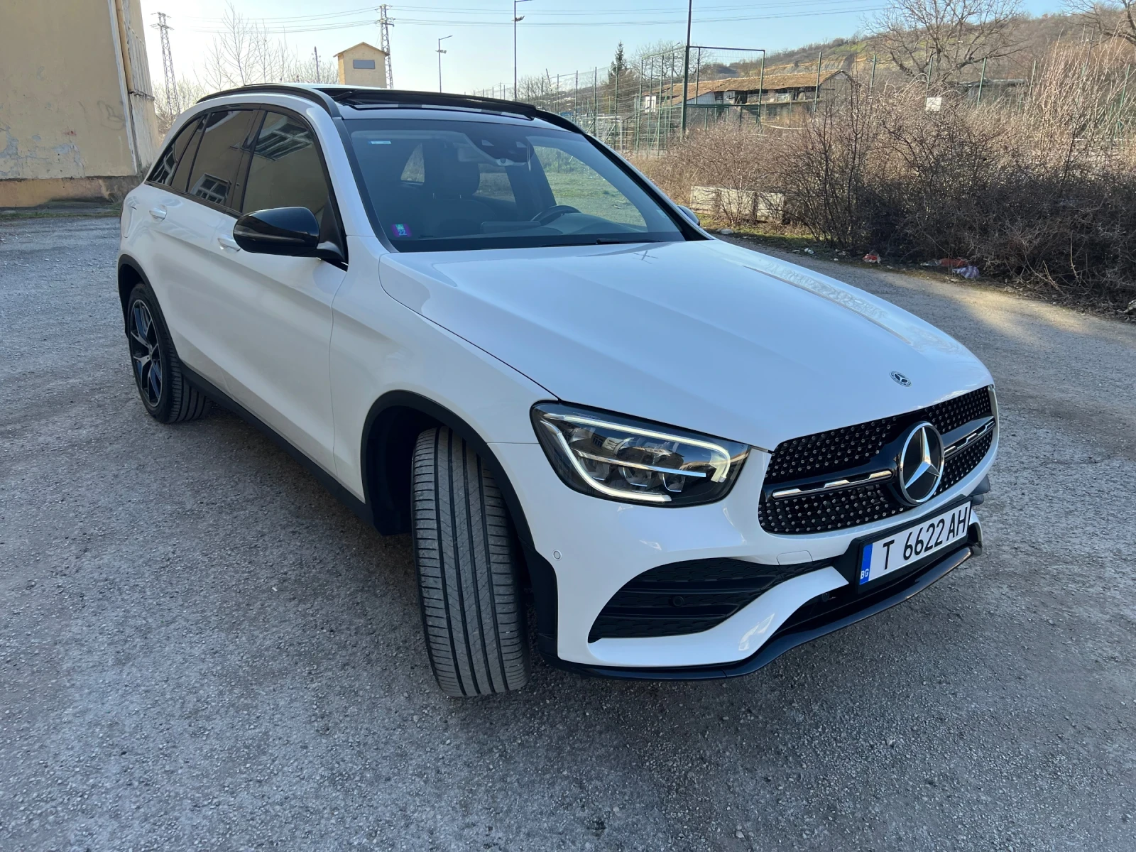 Mercedes-Benz GLC 300 EQ-BOOST/FACE-LIFT/DIGITAL/AMG/PANORAMA/TOP, снимка 3 - Автомобили и джипове - 53890199