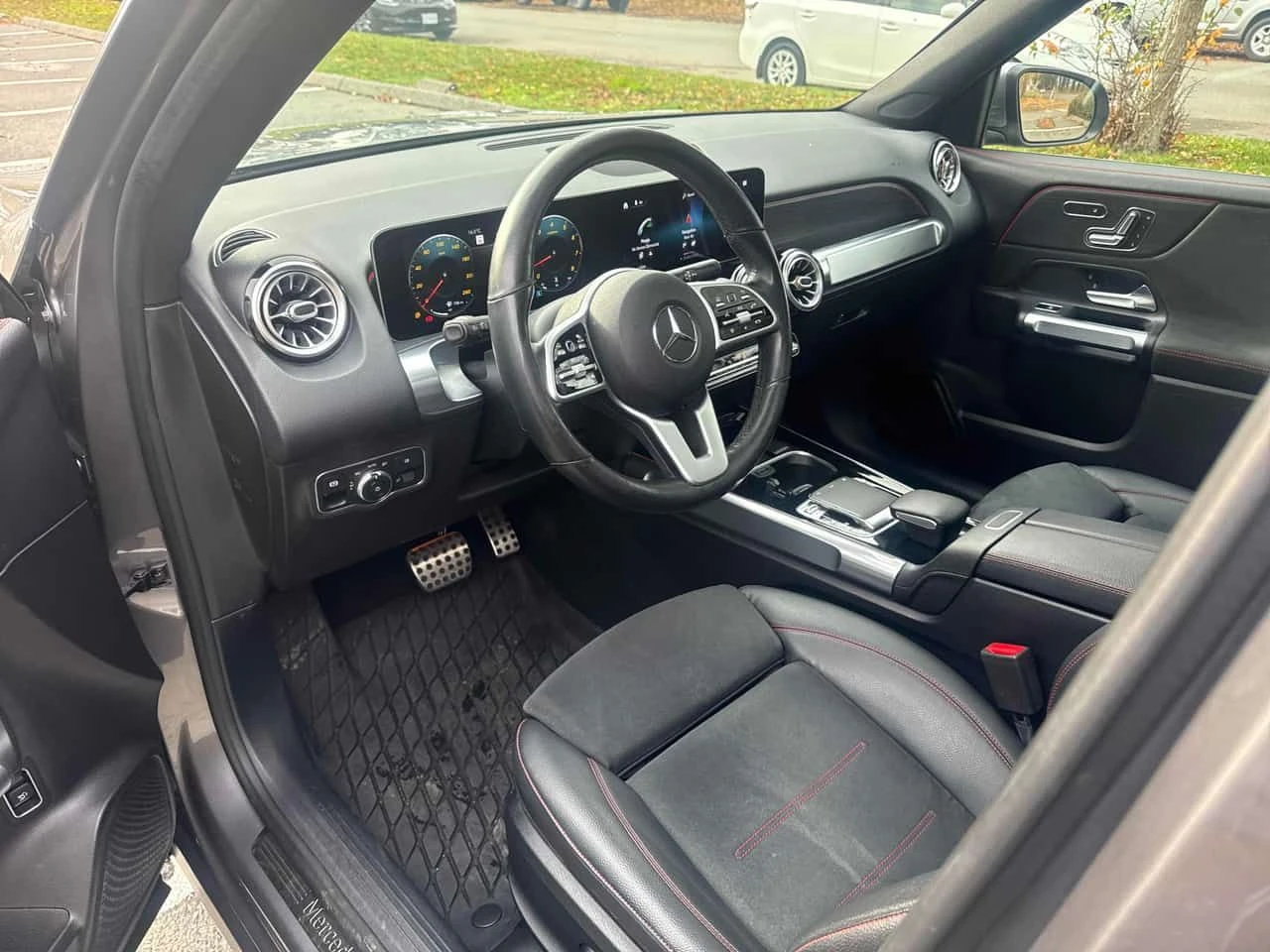 Mercedes-Benz GLB 250 AMG/ПАНОРАМА/ДИСТРОНИК/360, снимка 7 - Автомобили и джипове - 54461109