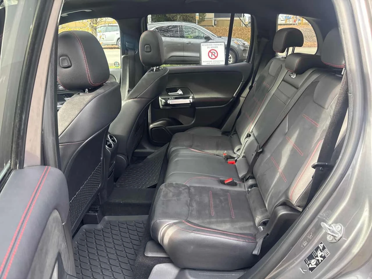 Mercedes-Benz GLB 250 AMG/ПАНОРАМА/ДИСТРОНИК/360, снимка 10 - Автомобили и джипове - 54461109