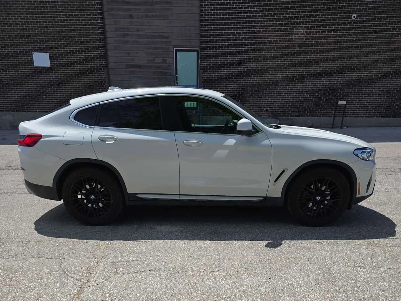 BMW X4 * xDrive30i * ЛИЦЕНЗИРАН ДИЛЪР * 360 * ПОДГРЕВ, снимка 3 - Автомобили и джипове - 54683964