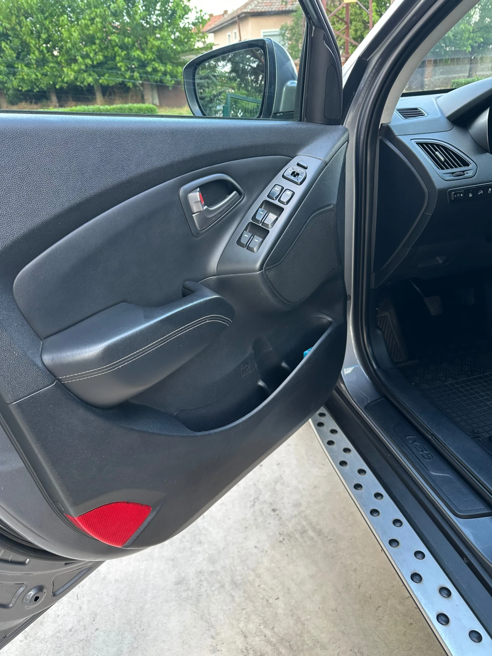 Hyundai IX35 2.0 CRDI 4WD ПЪРВИ СОБСВЕНИК, снимка 12 - Автомобили и джипове - 54931796